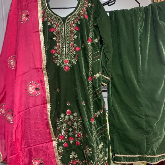 Valvet suits in small to Med sizes - Picture 5 of 16